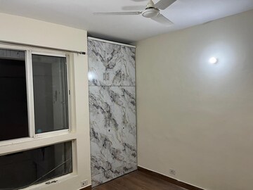 Room in 2.5 BHK Apartment at Jaypee Greens Kosmos, Sector 134 – for Rent