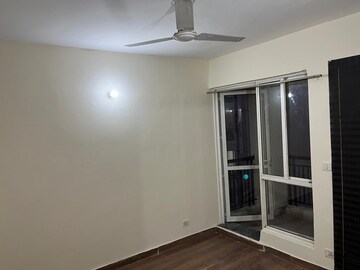 Room in 2.5 BHK Apartment at Jaypee Greens Kosmos, Sector 134 – for Rent