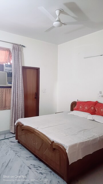 Bedroom in 2 BHK Builder Floor at Ashoka Enclave 3, Sector 35 – for Rent
