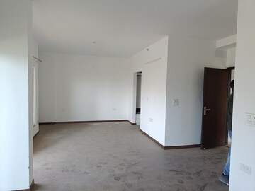 Room in 3 BHK Apartment at Elite Golf Green, Sector 79 – for Sale