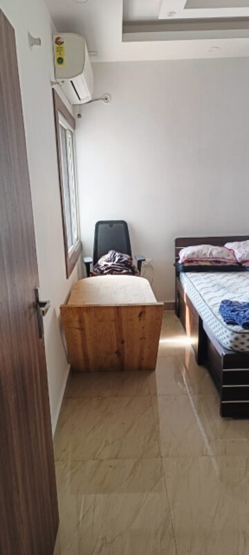Furnished Amenities in 3.5 BHK Apartment at Gomti Nagar – for Rent