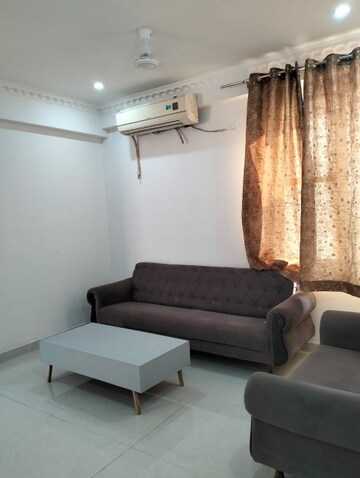 Living Room in 3.5 BHK Apartment at Gomti Nagar – for Rent