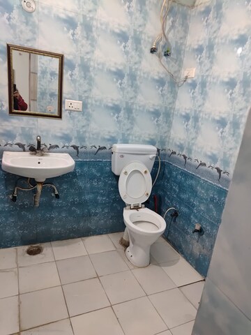 Master Bedroom in 3 BHK Builder Floor at RWA Apartments Sector 41, Sector 41 – for Rent
