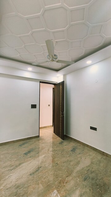 Room in 3 BHK Apartment at Sector 4, Dwarka – for Rent