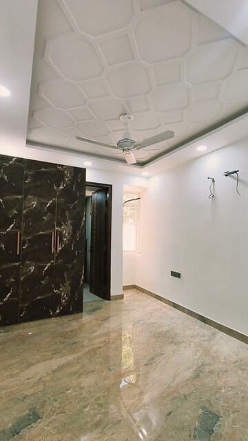 Room in 3 BHK Apartment at Sector 4, Dwarka – for Rent