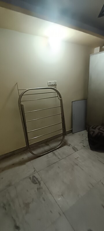 Room in 3 BHK Builder Floor at Rohini Sector 7 – for Rent
