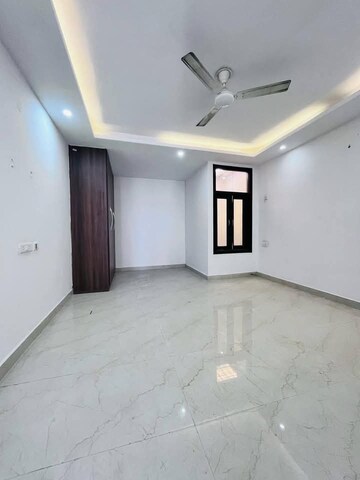 Room in 2 BHK Builder Floor at Saket – for Rent
