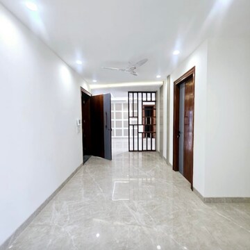 Building Lobby in 4 BHK Builder Floor at Ansal API Esencia, Sector 67 – for Sale