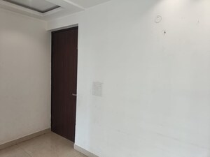 Room in 3 BHK Apartment at Elite Golf Green, Sector 79 – for Sale