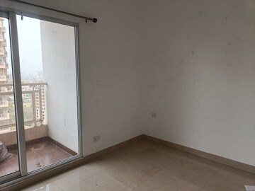 Room in 3 BHK Apartment at Elite Golf Green, Sector 79 – for Sale