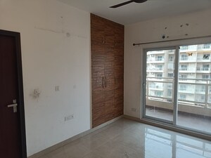 Room in 3 BHK Apartment at Elite Golf Green, Sector 79 – for Sale