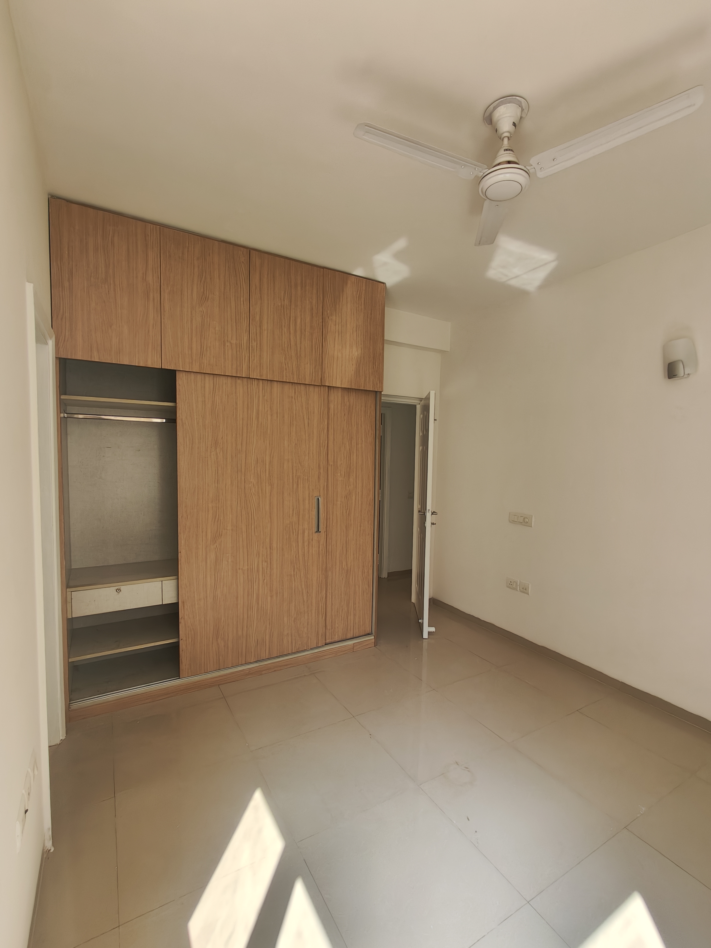 3.5 BHK + Pooja Room 267 Sq.Yd. Builder Floor in Emaar MGF Emerald Hills