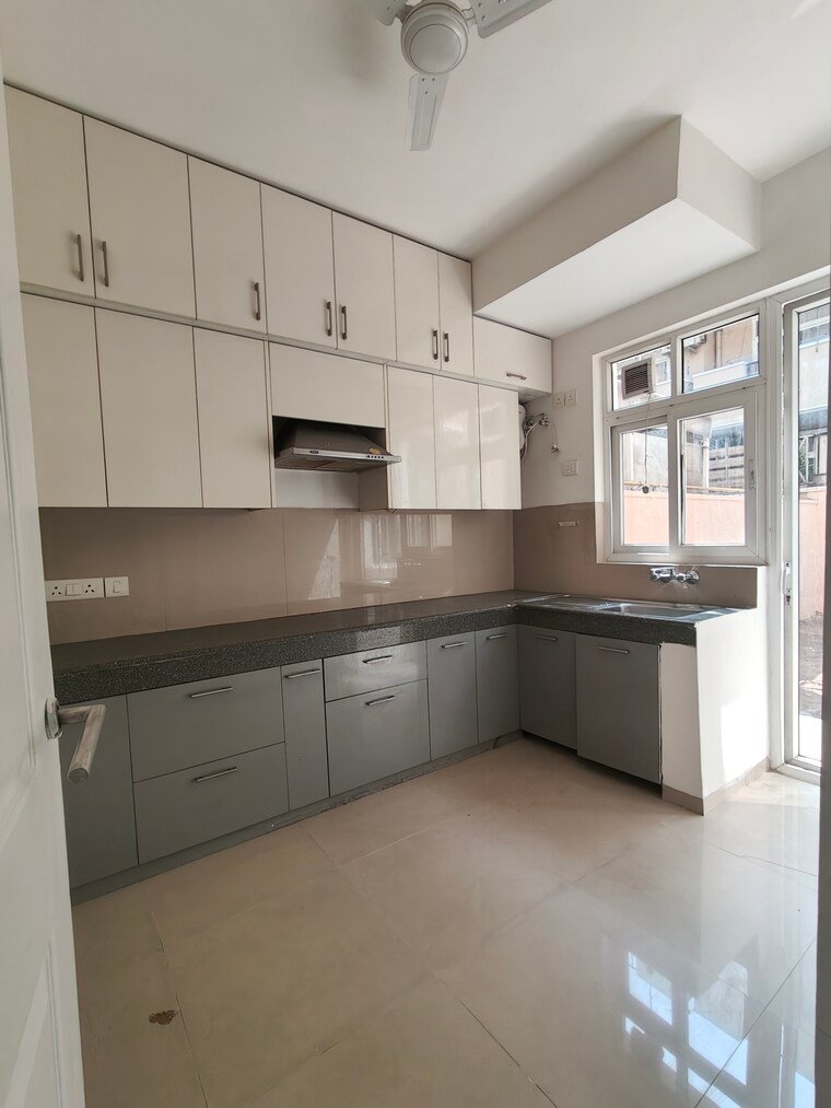 Kitchen, emaar-mgf-emerald-hills 3.5 Bedroom 267 Sq.Yd. Builder Floor In Sector 65 Gurgaon 8422666