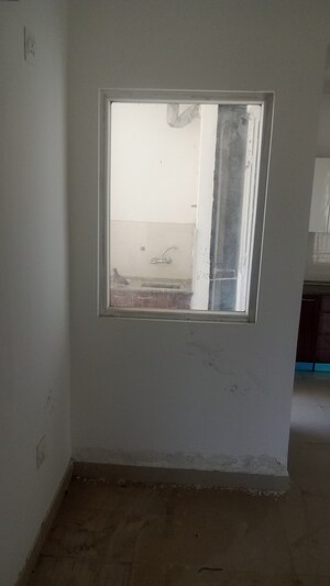 Room in 4 BHK Apartment at Parker White Lily, Sector 8 – for Sale