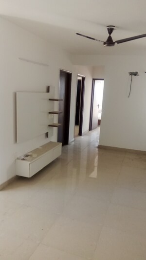 Room in 4 BHK Apartment at Parker White Lily, Sector 8 – for Sale