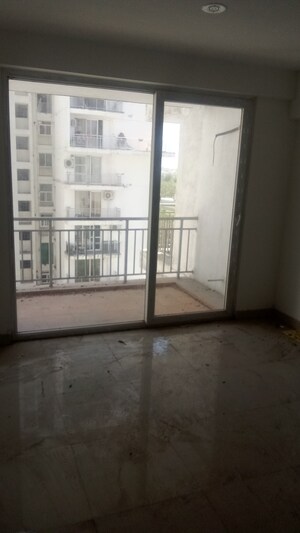 Room in 4 BHK Apartment at Parker White Lily, Sector 8 – for Sale