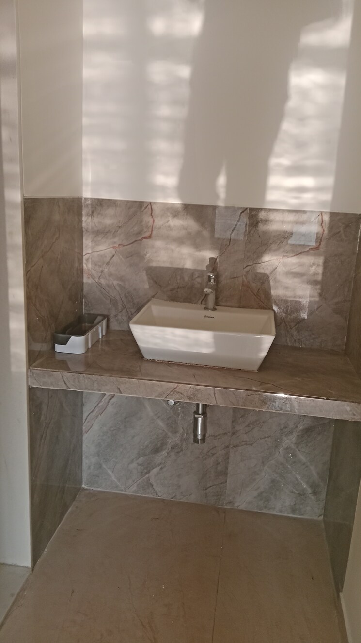 Bathroom, dn nagar 2 Bedroom 650 Sq.Ft. Apartment In Dn Nagar Mumbai 8422747