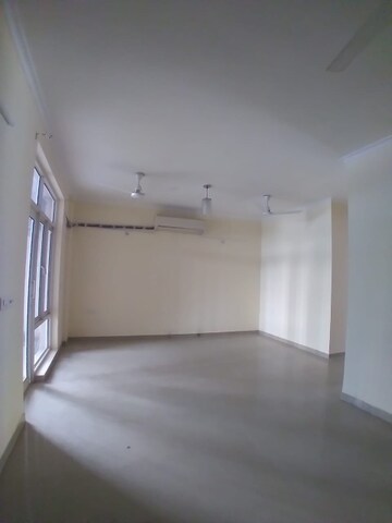 Room in 2 BHK Apartment at Gomti Nagar – for Rent