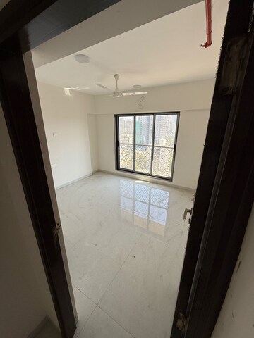 2 BHK Apartment For Rent in UK Iridium, Kandivali East