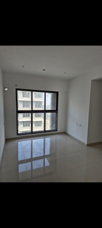 1 BHK Apartment For Rent in UK Iridium, Kandivali East