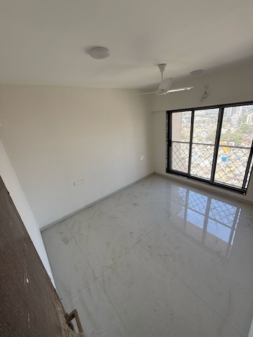 Room in 2 BHK Apartment at UK Iridium, Kandivali East – for Rent