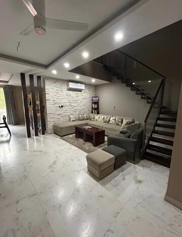 Team Area in 3 BHK Apartment at Ansal API Esencia, Sector 67 – for Rent