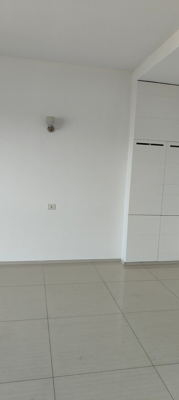Room in 3 BHK Apartment at Ireo Skyon, Sector 60 – for Rent
