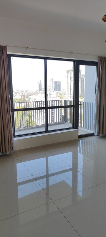 Room in 3 BHK Apartment at Ireo Skyon, Sector 60 – for Rent
