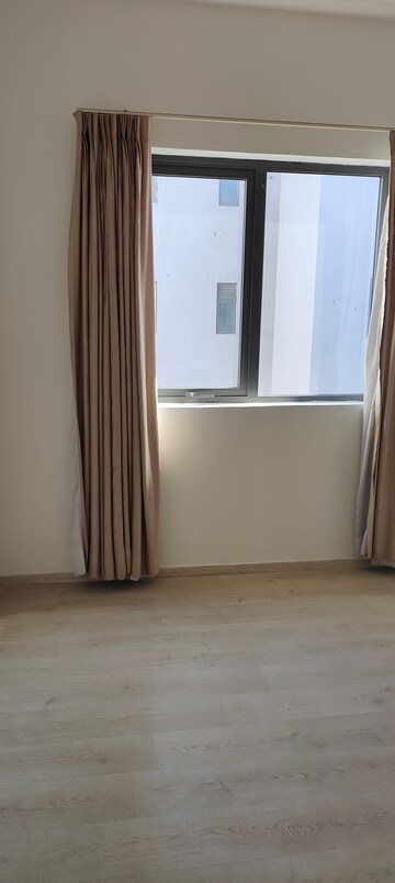Room in 2 BHK Apartment at Ireo Skyon, Sector 60 – for Rent