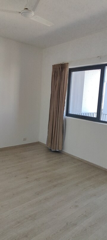 Room in 2 BHK Apartment at Ireo Skyon, Sector 60 – for Rent
