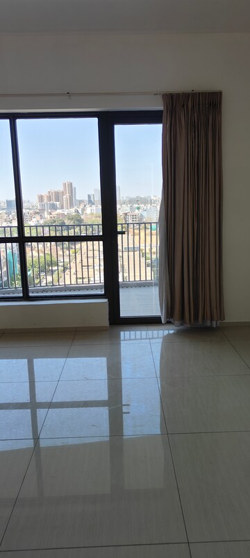 Room in 4 BHK Apartment at Ireo Skyon, Sector 60 – for Rent