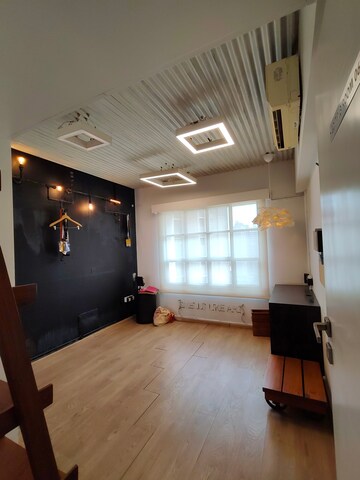 Room in 2 BHK Apartment at Lalani Grandeur, Goregaon East – for Rent