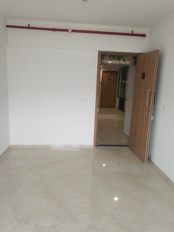 Room in 2 BHK Apartment at Sheth Vasant Oasis, Andheri East – for Rent