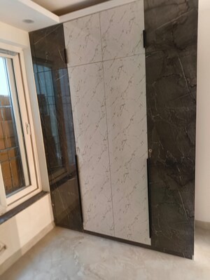 Room in 3 BHK Apartment at Vasant Kunj – for Sale