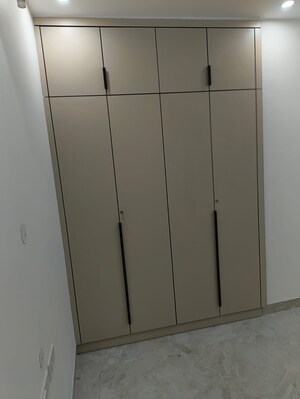 Room in 3 BHK Apartment at Vasant Kunj – for Sale