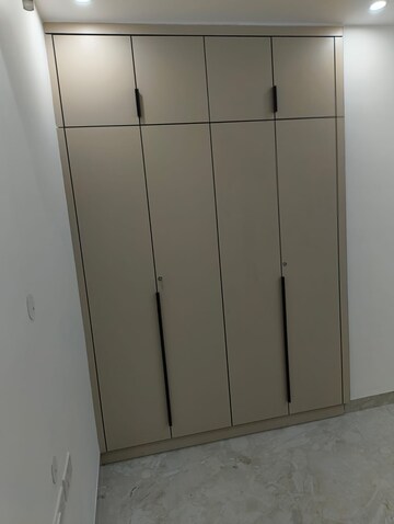 Room in 3 BHK Apartment at Vasant Kunj – for Sale