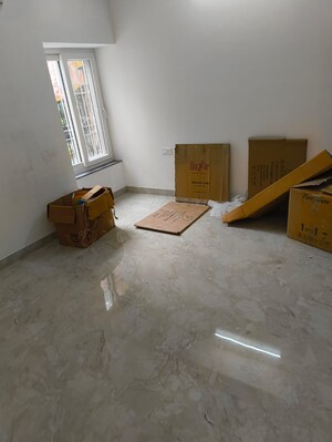 Room in 3 BHK Apartment at Vasant Kunj – for Sale