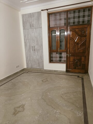 Room in 2 BHK Builder Floor at Eldeco Ananda, Sector 48 – for Rent