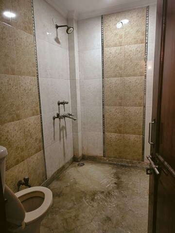 Bathroom in 2 BHK Builder Floor at Eldeco Ananda, Sector 48 – for Rent