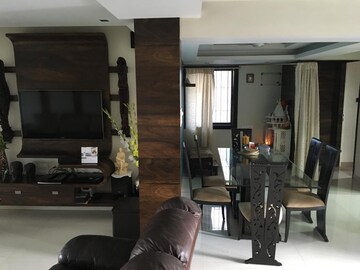 Furnished Amenities in 3 BHK Apartment at Padmavati Trikutta Towers CHS, Powai – for Rent