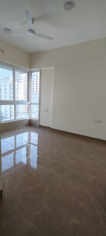 Room in 3 BHK Apartment at Upper East 97, Malad East – for Rent