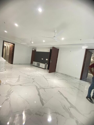 Room in 4 BHK Builder Floor at Sector 11 Dwarka – for Rent