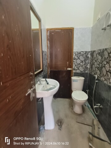 Bathroom in 3 BHK Independent House at Gomti Nagar – for Rent
