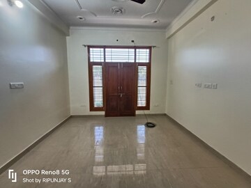 Room in 3 BHK Independent House at Gomti Nagar – for Rent