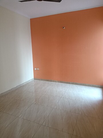 Room in 2 BHK Apartment at Gaur City 2 - 14th Avenue, Sector 16c Greater Noida – for Rent