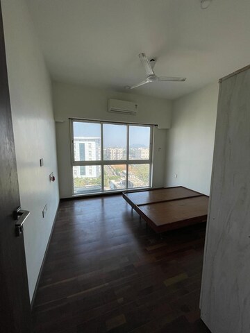 2 BHK Apartment For Rent in Omkar Meridia, Kurla West