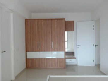 Furnished Amenities in 2 BHK Apartment at Hiranandani Fortune City, New Panvel – for Rent