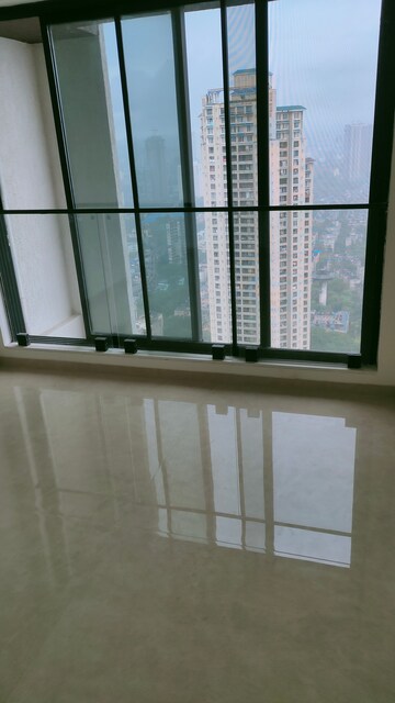 Room in 2 BHK Apartment at Dosti Eastern Bay, Wadala – for Rent