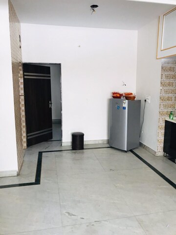Room in 3 BHK Builder Floor at Vivekanand Apartments, Rohini Sector 8 – for Rent