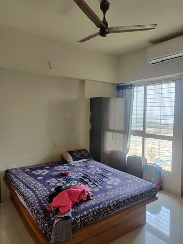 Room in 3 BHK Apartment at Runwal Eirene, Balkum Pada – for Rent